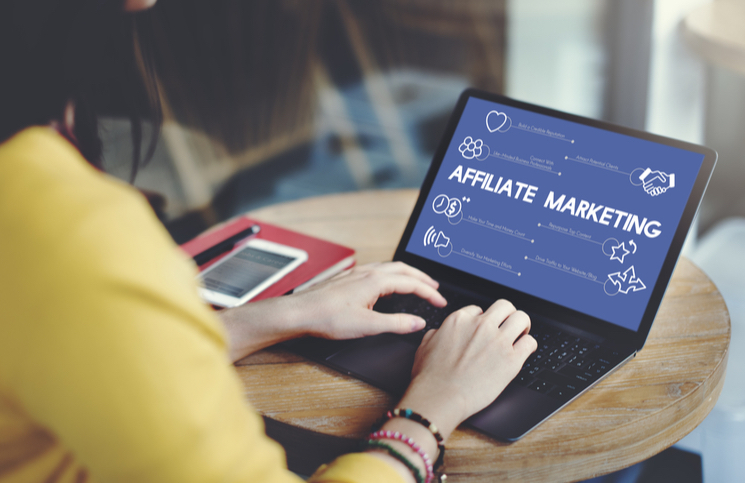 Woman learning about affiliate marketing Woman learning about affiliate marketing